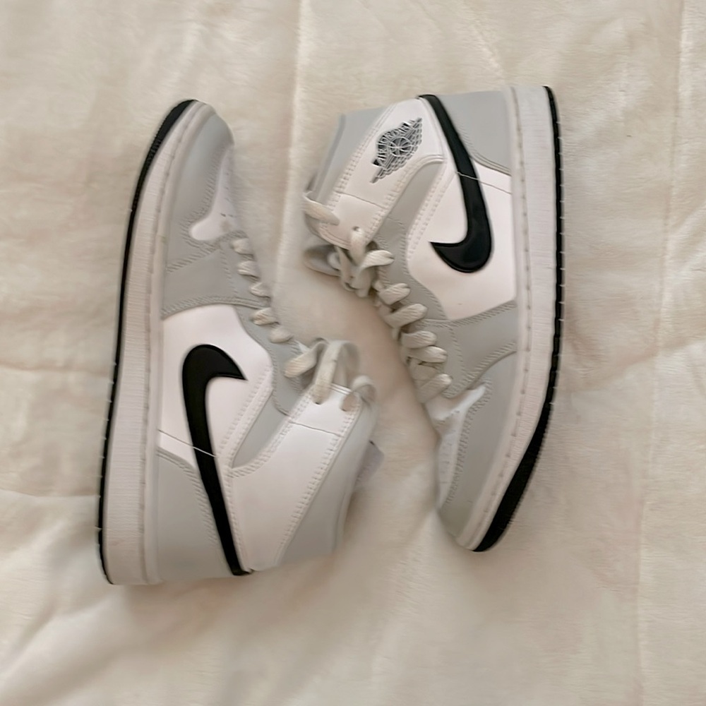Grey Fog Jordan 1 Mid Women’s